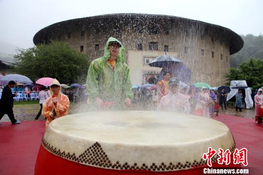 海峽客家(永定)風情節:心手相連一家親