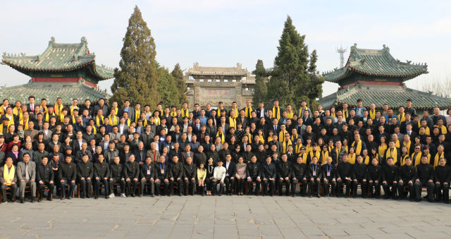 丁酉清明孔子后裔釋奠儀式在曲阜孔林隆重舉行 丁酉清明孔子后裔釋奠儀式在曲阜孔林隆重舉行