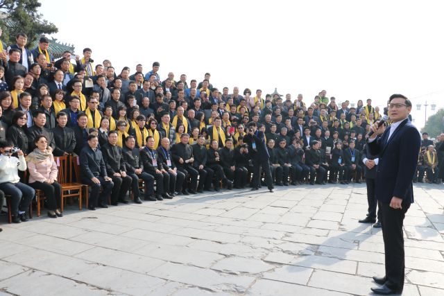 丁酉清明孔子后裔釋奠儀式在曲阜孔林隆重舉行 丁酉清明孔子后裔釋奠儀式在曲阜孔林隆重舉行