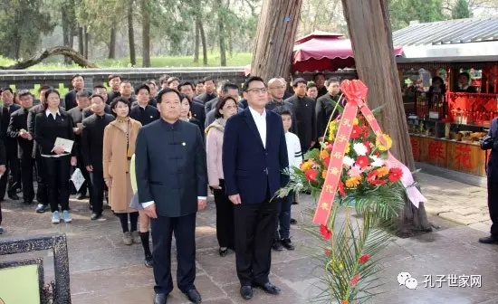 丁酉清明孔子后裔釋奠儀式在曲阜孔林隆重舉行 丁酉清明孔子后裔釋奠儀式在曲阜孔林隆重舉行