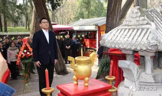 丁酉清明孔子后裔釋奠儀式在曲阜孔林隆重舉行 丁酉清明孔子后裔釋奠儀式在曲阜孔林隆重舉行