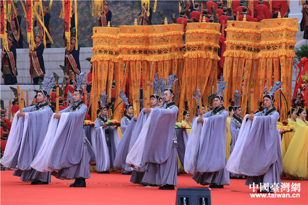 歌舞告祭 中國臺(tái)灣網(wǎng) 劉瑩攝。 歌舞告祭 中國臺(tái)灣網(wǎng) 劉瑩攝。