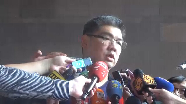 與馬英九互動(dòng)熱絡(luò)? 連勝文:天氣本來(lái)就蠻熱的 與馬英九互動(dòng)熱絡(luò)? 連勝文:天氣本來(lái)就蠻熱的