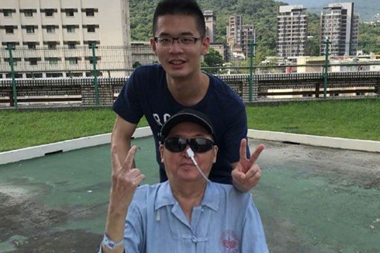 李敖插鼻胃管照曝光 身形暴瘦闖過鬼門關 李敖插鼻胃管照曝光 身形暴瘦闖過鬼門關