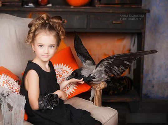 ˊʘӍ _˹}ͯģ(Angelina Kurkina)l(f)һM,ƬСͰ׃,·`䷲g