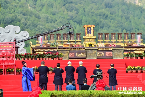 兩岸獻禮官共同敬天祈福 兩岸獻禮官共同敬天祈福