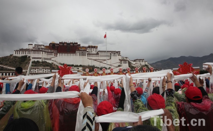 “心連心”藝術(shù)團走進西藏 “心連心”藝術(shù)團走進西藏