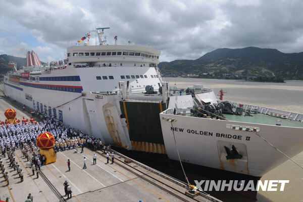 7月13日,滿載旅客的“新金橋Ⅱ”豪華客滾輪準備駛離福州港馬尾客運碼頭。